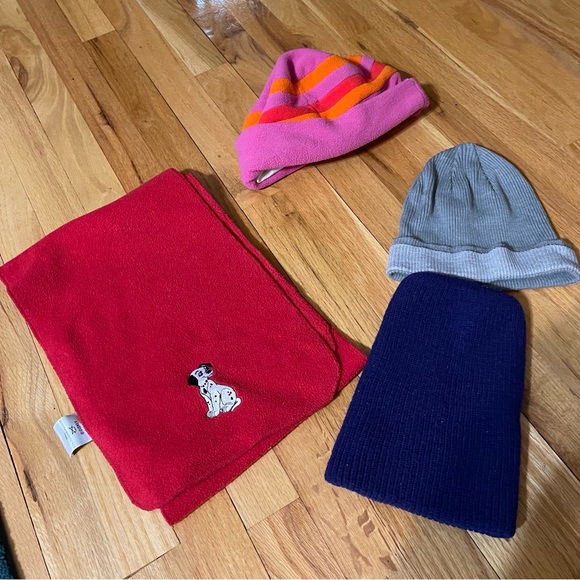 Assorted kids winter accessories - Picture 1 of 5